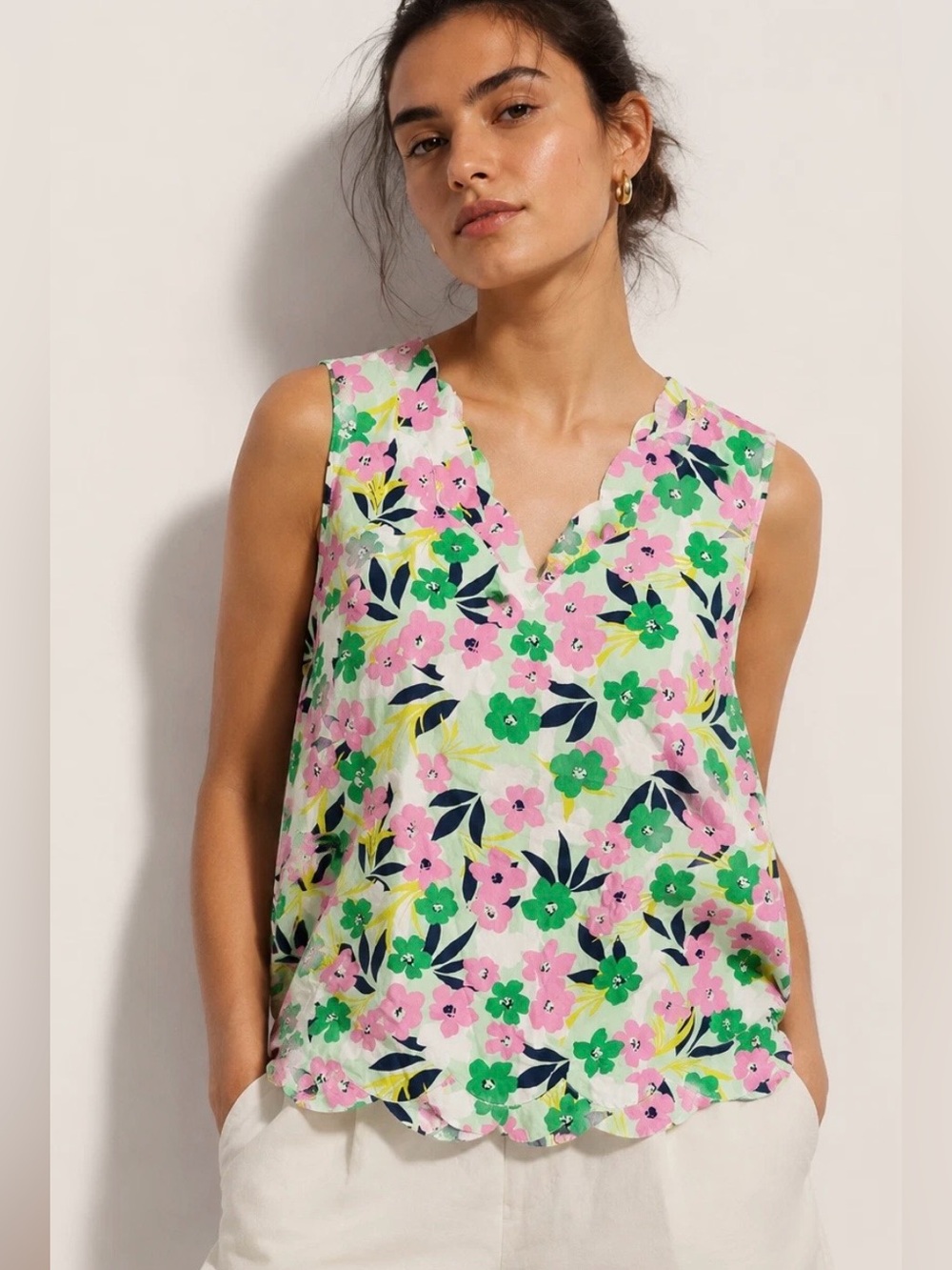 Crown & Ivy Women’s Pink Green Floral Sleeveless Top Scalloped Cotton Size M